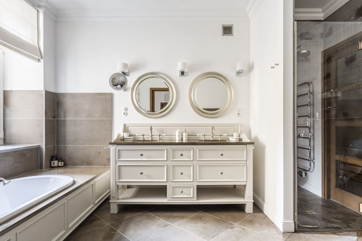 Al. Ujazdowskie | 2 sypialnie | Kamienica | Balkon